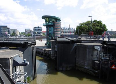 Neuer Hafen Schleuse

